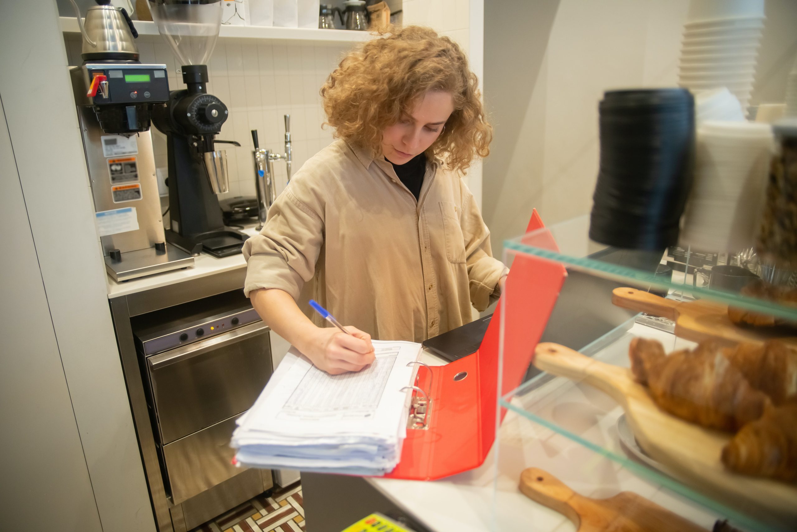 What’s the best way to set up a system for inventory management and restocking amenities between guest stays?