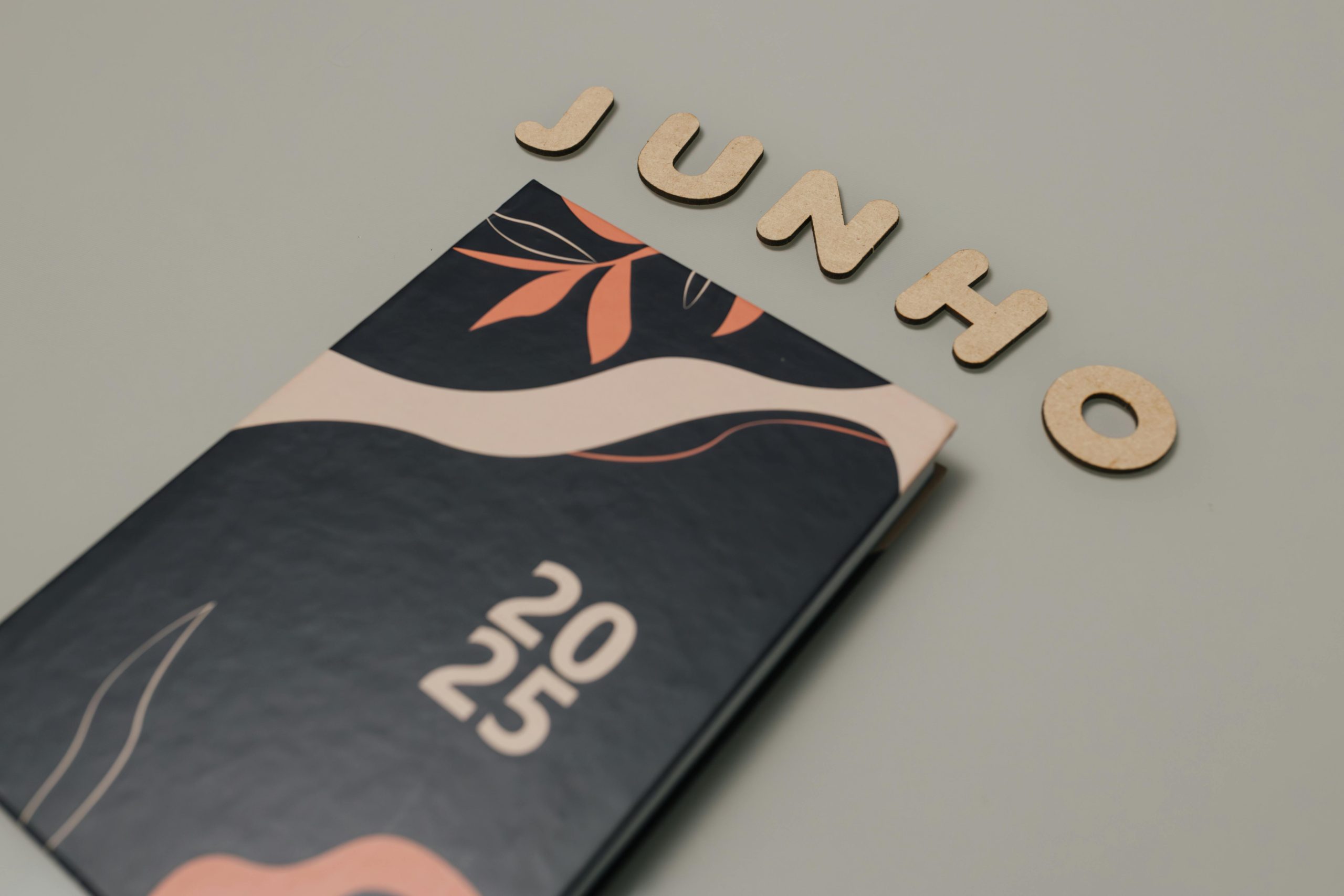 Estimate Airbnb Income 2025: Your Guide